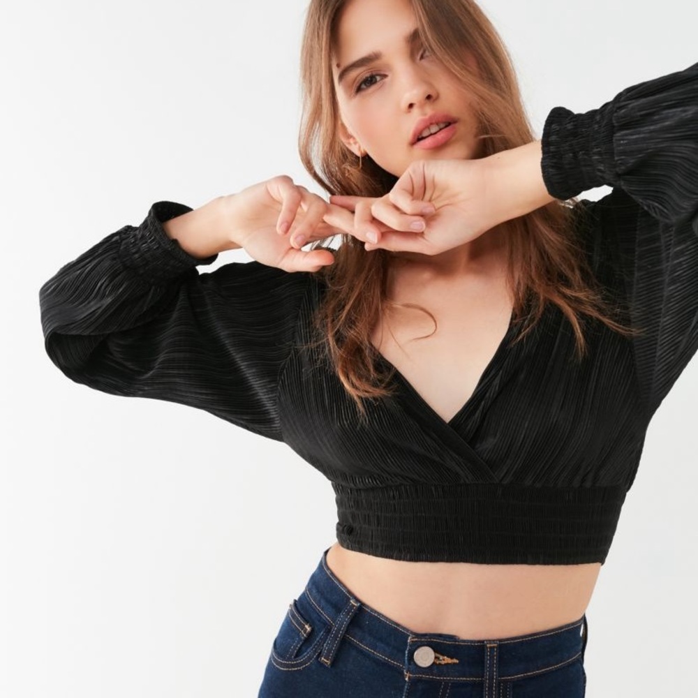 Medium urban outfitters cropped wrap top